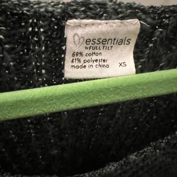 Green sweater - Picture 3 of 3